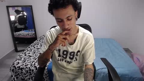 Snapshot of present_the_magic chatting on 02.02.26 Plux online show from 02.02.26