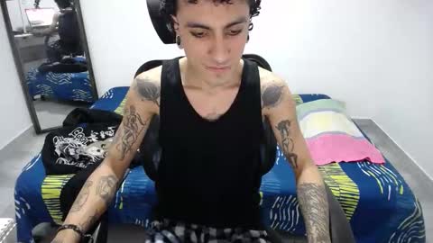 Snapshot of present_the_magic chatting on 03.12.26 Plux online show from 03.12.26