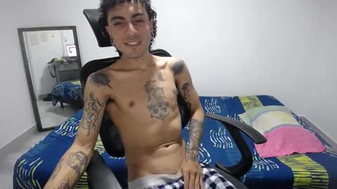 Snapshot of present_the_magic chatting on 03.25.26 Plux online show from 03.25.26