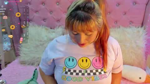 Snapshot of pretti__violet_ chatting on 09.23.25 Pretti Violet online show from 09.23.25