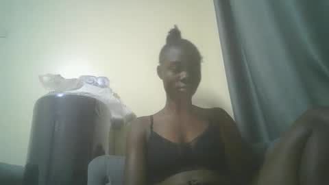 Snapshot of prettiest_doll chatting on 12.16.25 prettiest_doll online show from 12.16.25