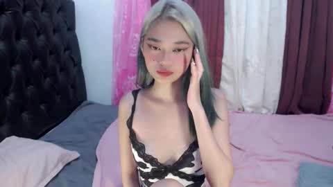 Snapshot of pretty_chikana chatting on 11.21.25 Chikana online show from 11.21.25