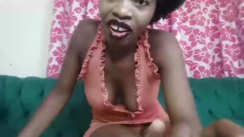 Snapshot of pretty_freaky chatting on 01.09.25 Maya online show from 01.09.25