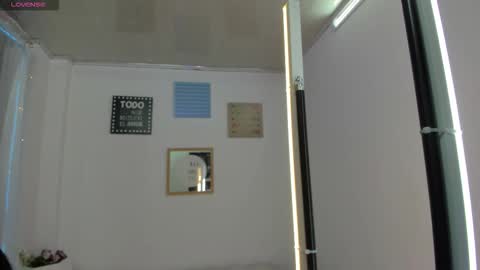 Snapshot of pretty_johnson_ chatting on 11.05.25 pretty online show from 11.05.25