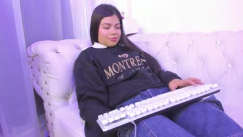 Snapshot of pretty_johnson_ chatting on 11.21.25 pretty online show from 11.21.25