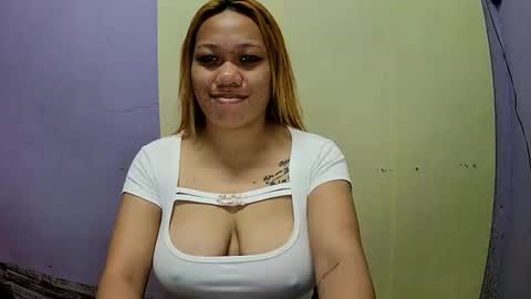 Snapshot of pretty_lyn08 chatting on 02.11.26 pretty_lyn08 online show from 02.11.26