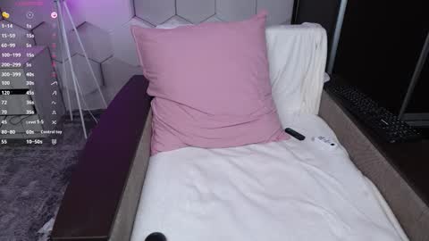 Pretty Marta online show from 11.28.25