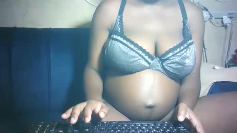 pretty_milan online show from 03.09.26