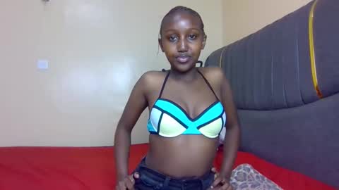 Snapshot of pretty_mona chatting on 03.29.26 Mona online show from 03.29.26