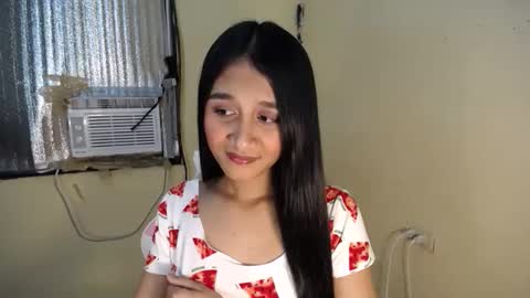 Snapshot of pretty_morenaxx chatting on 10.06.25 Marimar online show from 10.06.25