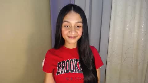 Snapshot of pretty_morenaxx chatting on 11.18.25 Marimar online show from 11.18.25