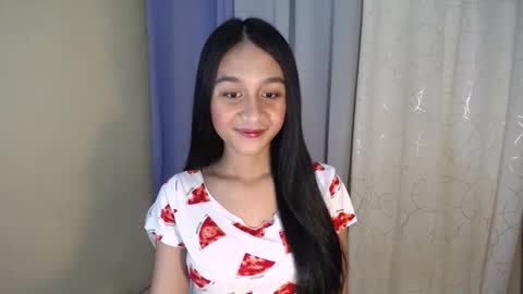 Snapshot of pretty_morenaxx chatting on 11.21.25 Marimar online show from 11.21.25