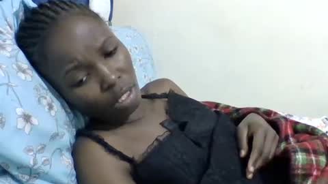 Snapshot of pretty_petite_ebony chatting on 06.22.26 pretty_petite_ebony online show from 06.22.26