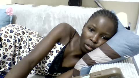 Snapshot of pretty_petite_ebony chatting on 06.26.26 pretty_petite_ebony online show from 06.26.26