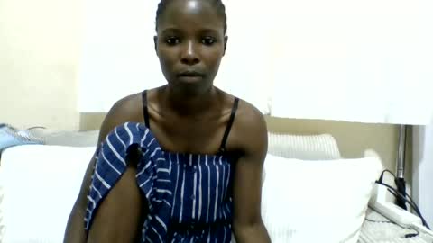 Snapshot of pretty_petite_ebony chatting on 07.02.26 pretty_petite_ebony online show from 07.02.26