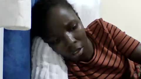 Snapshot of pretty_petite_ebony chatting on 07.19.26 pretty_petite_ebony online show from 07.19.26