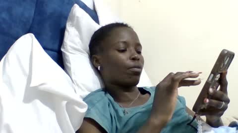 Snapshot of pretty_petite_ebony chatting on 07.24.26 pretty_petite_ebony online show from 07.24.26