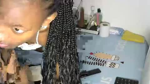 Snapshot of pretty_queennie chatting on 11.05.25 Pretty doll online show from 11.05.25