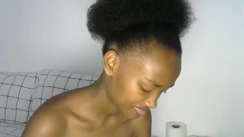 Snapshot of pretty_queennie chatting on 11.18.25 Pretty doll online show from 11.18.25