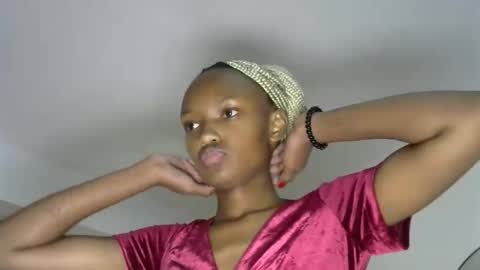 Snapshot of pretty_queennie chatting on 11.19.25 Pretty doll online show from 11.19.25