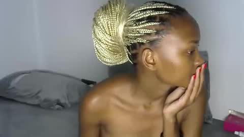 Snapshot of pretty_queennie chatting on 11.21.25 Pretty doll online show from 11.21.25