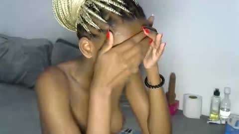 Snapshot of pretty_queennie chatting on 11.23.25 Pretty doll online show from 11.23.25