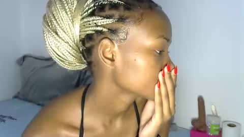 Snapshot of pretty_queennie chatting on 11.27.25 Pretty doll online show from 11.27.25