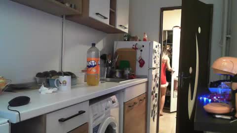 Snapshot of prettyalmaa chatting on 12.25.24 Alma online show from 12.25.24