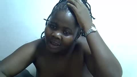 Snapshot of prettybooty1 chatting on 10.09.25 prettybooty1 online show from 10.09.25