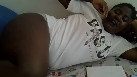 Snapshot of prettybooty1 chatting on 11.03.25 prettybooty1 online show from 11.03.25