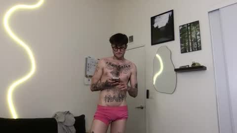 Snapshot of prettyboyszn chatting on 12.17.25 pretty boy online show from 12.17.25