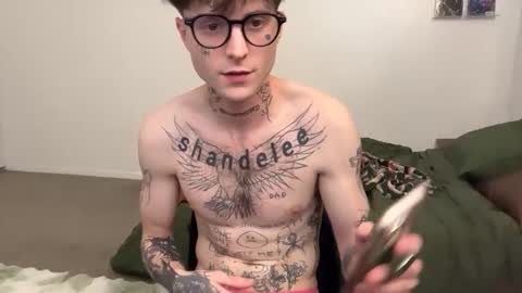 Snapshot of prettyboyszn chatting on 02.25.26 pretty boy online show from 02.25.26