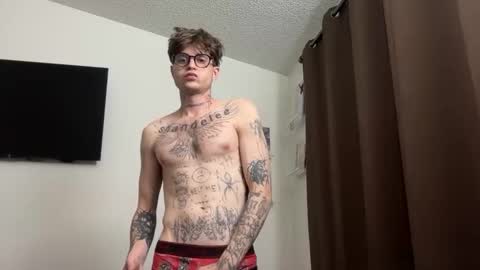 Snapshot of prettyboyszn chatting on 03.17.26 pretty boy online show from 03.17.26