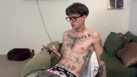 Snapshot of prettyboyszn chatting on 03.25.26 pretty boy online show from 03.25.26