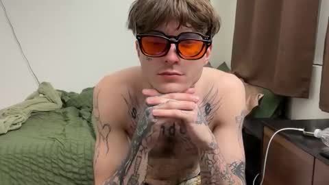 Snapshot of prettyboyszn chatting on 03.26.26 pretty boy online show from 03.26.26