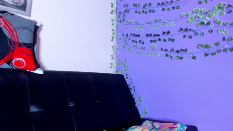 Snapshot of prettybunnies08 chatting on 01.29.25 Enzo Denis online show from 01.29.25