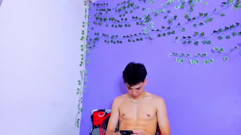 Snapshot of prettybunnies08 chatting on 02.11.25 Enzo Denis online show from 02.11.25