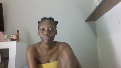 Snapshot of prettydollk chatting on 12.15.25 prettydollk online show from 12.15.25