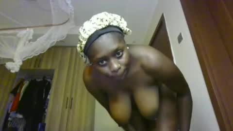 Snapshot of prettydulce chatting on 06.23.26 prettydulce online show from 06.23.26