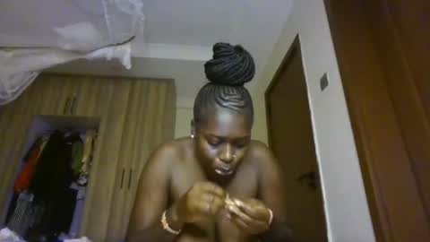 Snapshot of prettydulce chatting on 07.15.26 prettydulce online show from 07.15.26