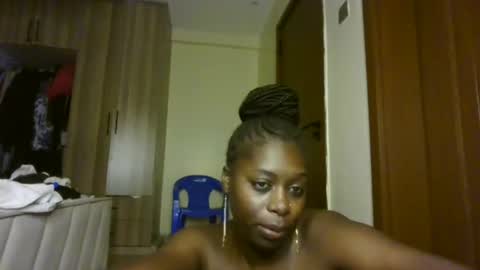 Snapshot of prettydulce chatting on 07.28.26 prettydulce online show from 07.28.26
