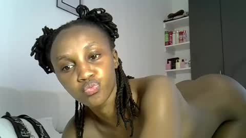Snapshot of prettygee21 chatting on 02.12.26 Pretty darkskin doll online show from 02.12.26