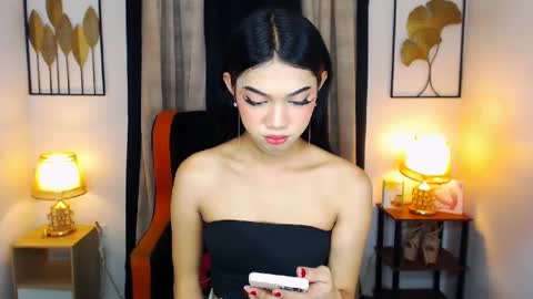 Snapshot of prettyhothugecock chatting on 12.13.24 prettyhothugecock online show from 12.13.24