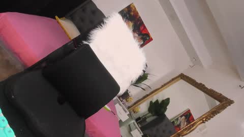 Snapshot of prettyjuliax chatting on 12.26.24 prettyjuliax online show from 12.26.24