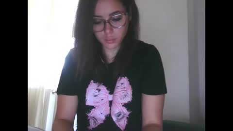 prettyjulliette online show from 10.16.25