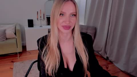 Snapshot of prettyk1ller chatting on 01.17.25 Eva online show from 01.17.25