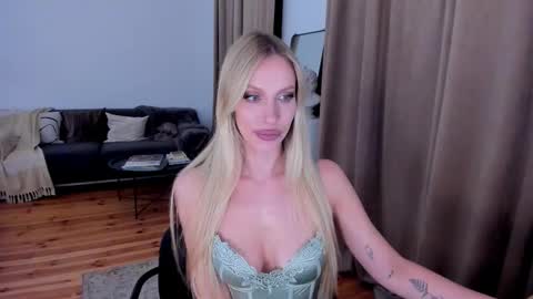 Snapshot of prettyk1ller chatting on 09.16.25 Eva online show from 09.16.25