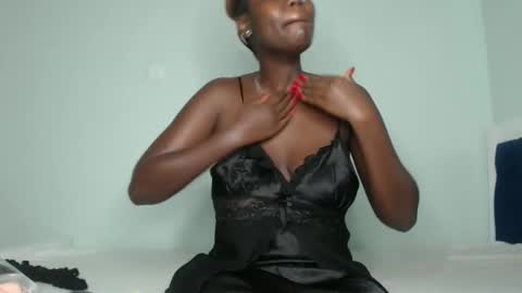 Snapshot of prettyliz1999 chatting on 02.07.25 Lizzy online show from 02.07.25