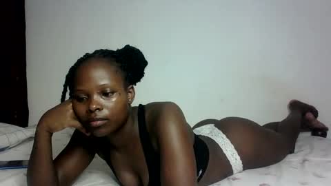 Snapshot of prettymelly_ chatting on 03.08.25 Melly online show from 03.08.25