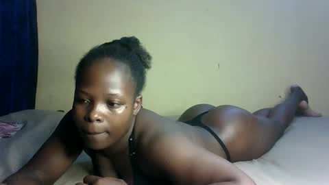 Snapshot of prettymelly_ chatting on 09.28.25 Melly online show from 09.28.25